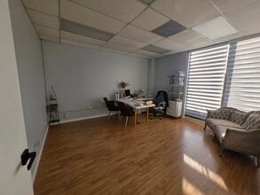 5352 Laurel Canyon Blvd, North Hollywood, CA à louer Photo intérieure– Image 2 sur 6