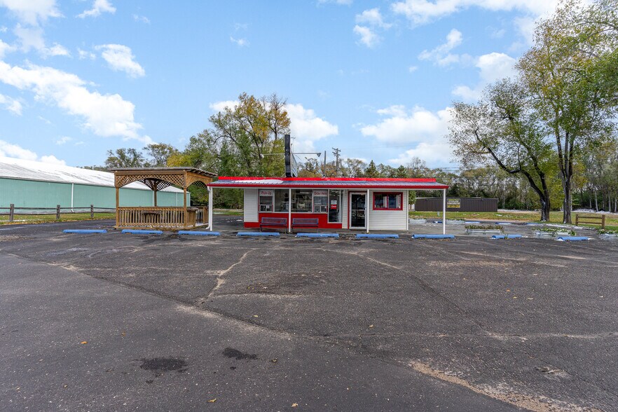1401 N Highway 20, Cannon Falls, MN à vendre - Photo de l’immeuble – Image 1 sur 24