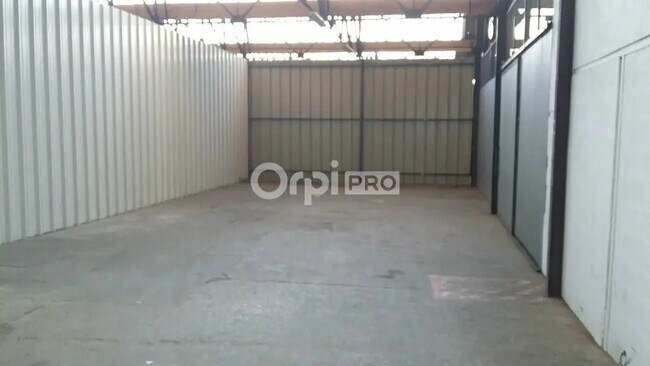 Plus de détails pour Local d'activités à louer