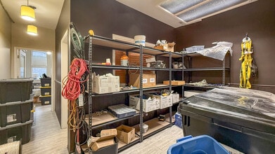 170 Rutland Rd N, Kelowna, BC à louer Photo intérieure– Image 2 sur 7