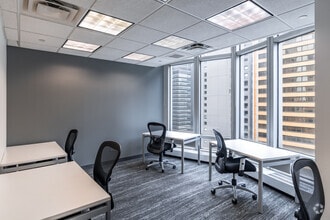 1325 Avenue of the Americas, New York, NY à louer Photo intérieure– Image 2 sur 2