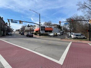 4727 Vine St, Cincinnati, OH à louer Photo intérieure– Image 1 sur 2