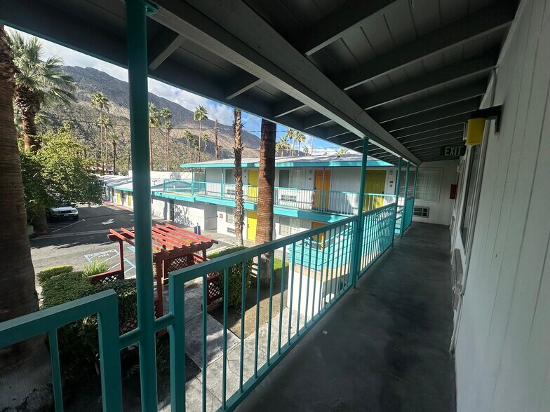 1450 S Palm Canyon Dr, Palm Springs, CA à vendre - Photo de l’immeuble – Image 2 sur 8