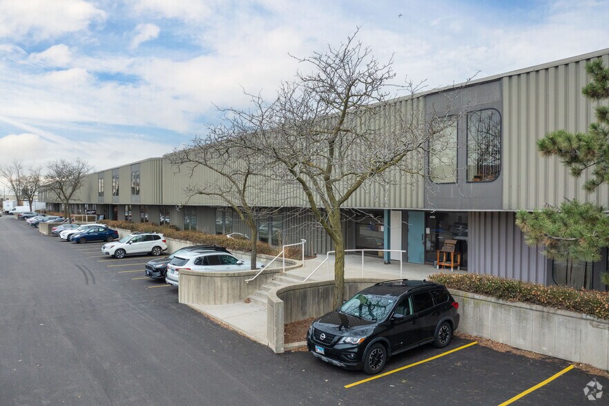1900-2080 S Carboy Rd, Mount Prospect, IL à louer - Photo principale – Image 2 sur 6