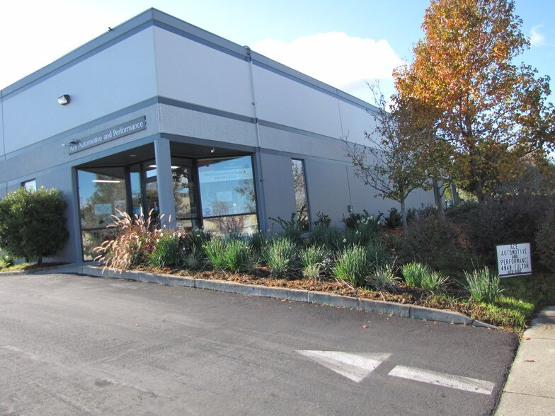 4949 Fulton Dr, Fairfield, CA à louer - Photo de l’immeuble – Image 1 sur 23