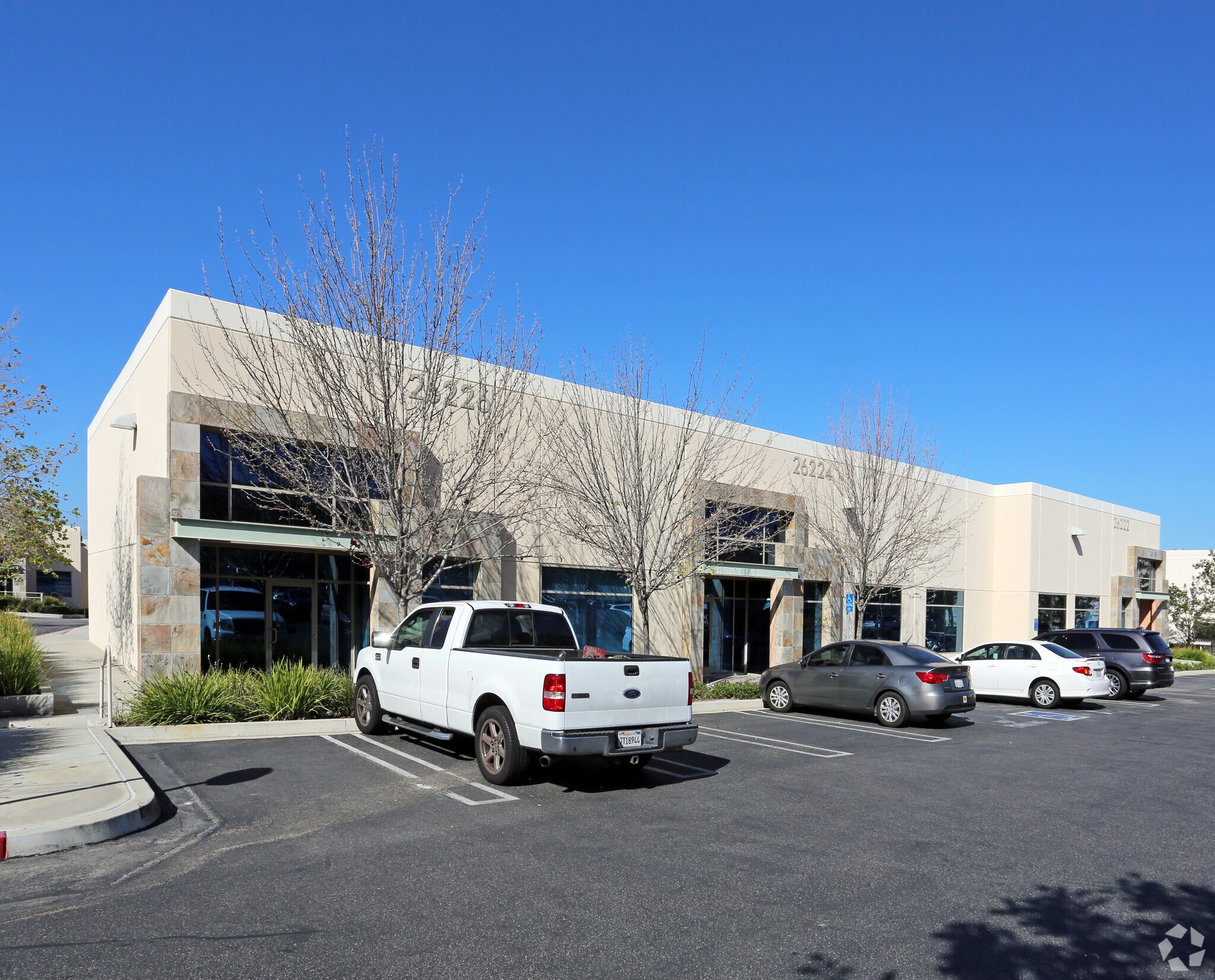 26226 Enterprise Ct, Lake Forest, CA à louer Photo principale– Image 1 sur 6