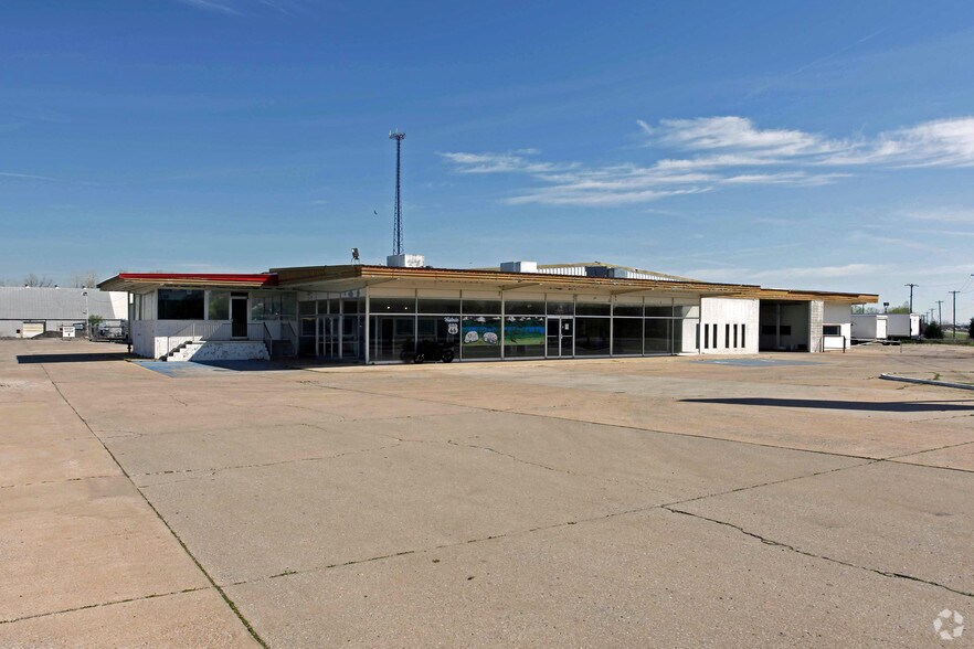 1515 E Main St, Yukon, OK à vendre - Photo principale – Image 1 sur 44