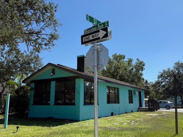 506 Manatee Ave, Bradenton, FL à louer - Photo de l’immeuble – Image 3 sur 7