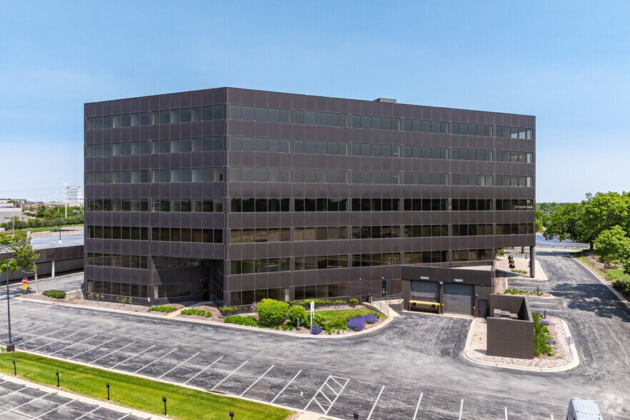 1020 W 31st St, Downers Grove, IL à louer - Photo de l’immeuble – Image 3 sur 19