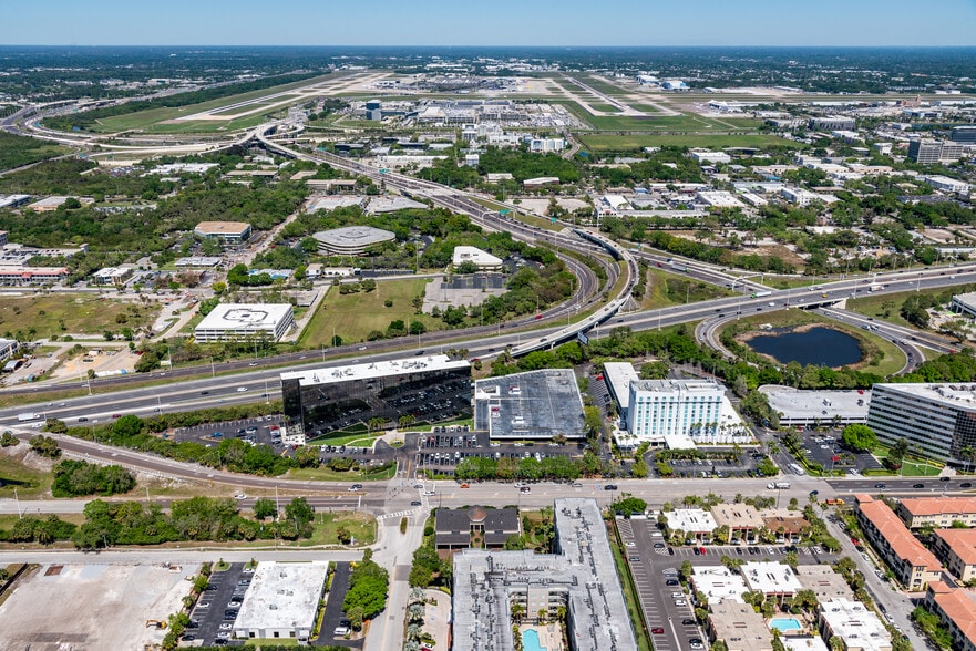 5401 W Kennedy Blvd, Tampa, FL à louer - Photo de l’immeuble – Image 3 sur 15