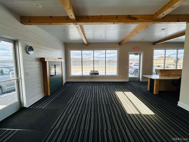 109 W US 41 Hwy, Negaunee, MI à louer - Photo intérieure – Image 2 sur 12