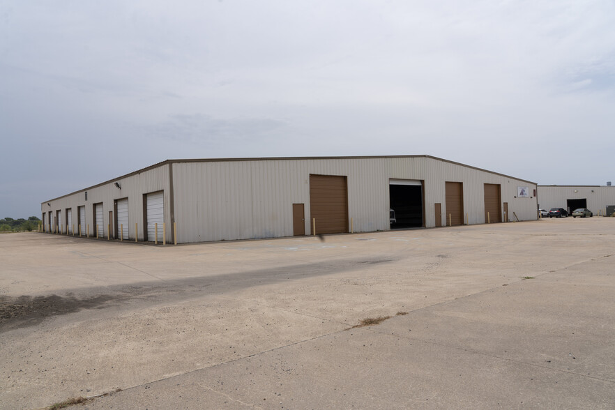 225 Metro Dr, Terrell, TX à louer - Photo de l’immeuble – Image 2 sur 36