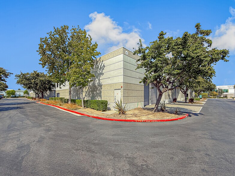 2362 E Sturgis Rd, Oxnard, CA à vendre - Photo de l’immeuble – Image 3 sur 13