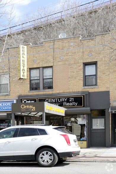 3123 23rd Ave, Astoria, NY à louer - Photo de l’immeuble – Image 3 sur 5