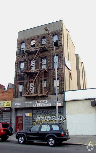 684 Flushing Ave, Brooklyn, NY à louer Photo de l’immeuble– Image 1 sur 8