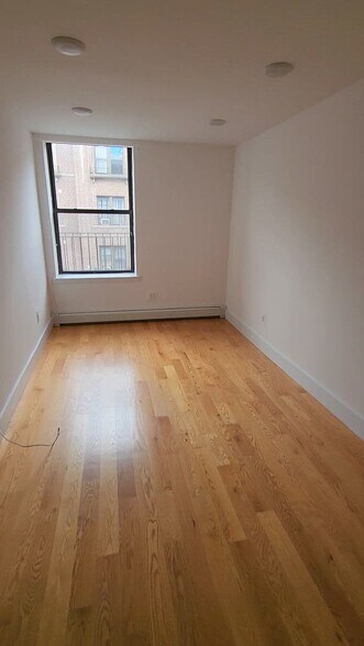 Prospect Park South POST J51 DEAL !!!, Brooklyn, NY à vendre - Vidéo sur l’annonce professionnelle – Image 2 sur 7