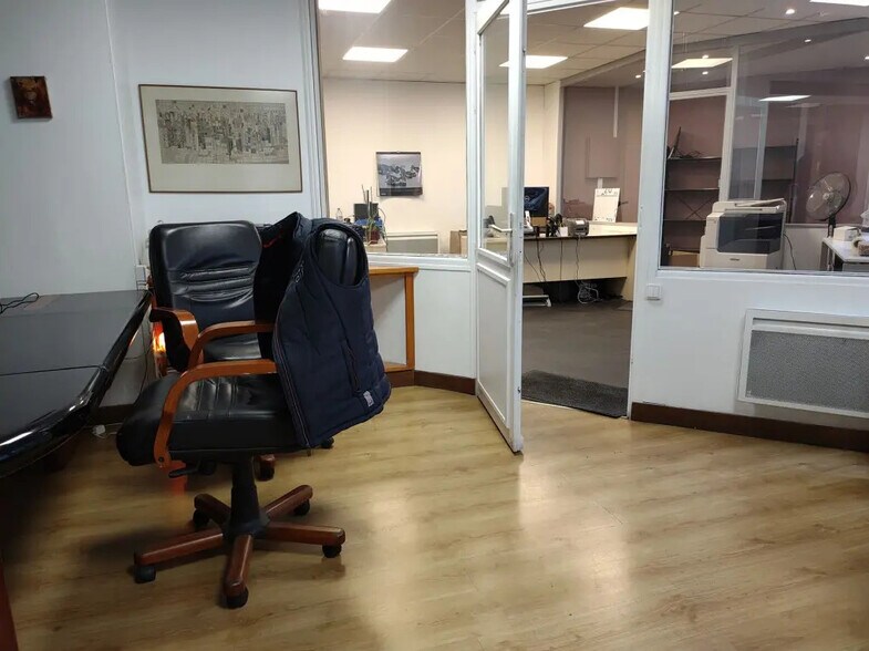 Industriel/Logistique dans Courbevoie à vendre - Photo de l’immeuble – Image 2 sur 6