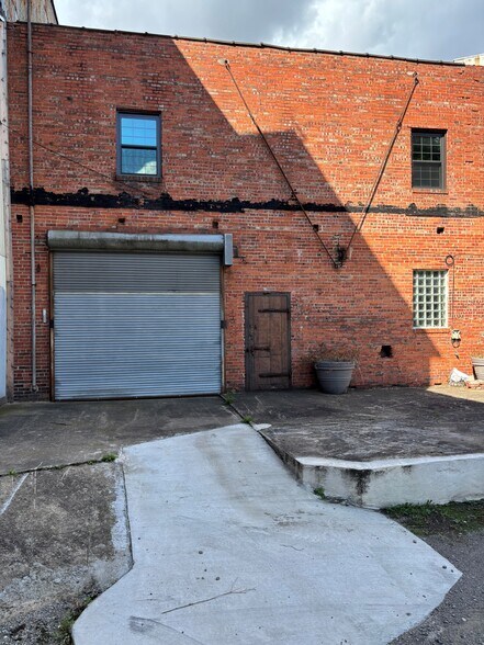 918 Rickenbach St, Pittsburgh, PA à louer - Photo de l’immeuble – Image 2 sur 23