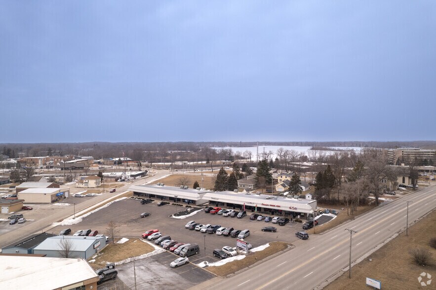 210-216 N Milwaukee Ave, Lake Villa, IL à louer - Photo principale – Image 1 sur 21