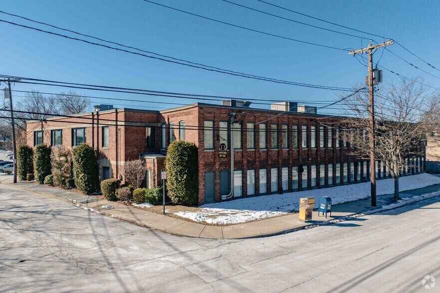 77 Rumford Ave, Waltham, MA à louer - Photo principale – Image 1 sur 5