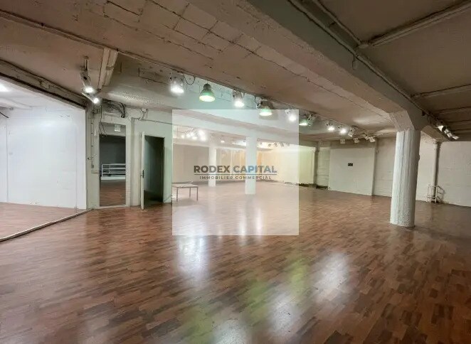 Local commercial dans Paris à louer - Photo de l’immeuble – Image 1 sur 7