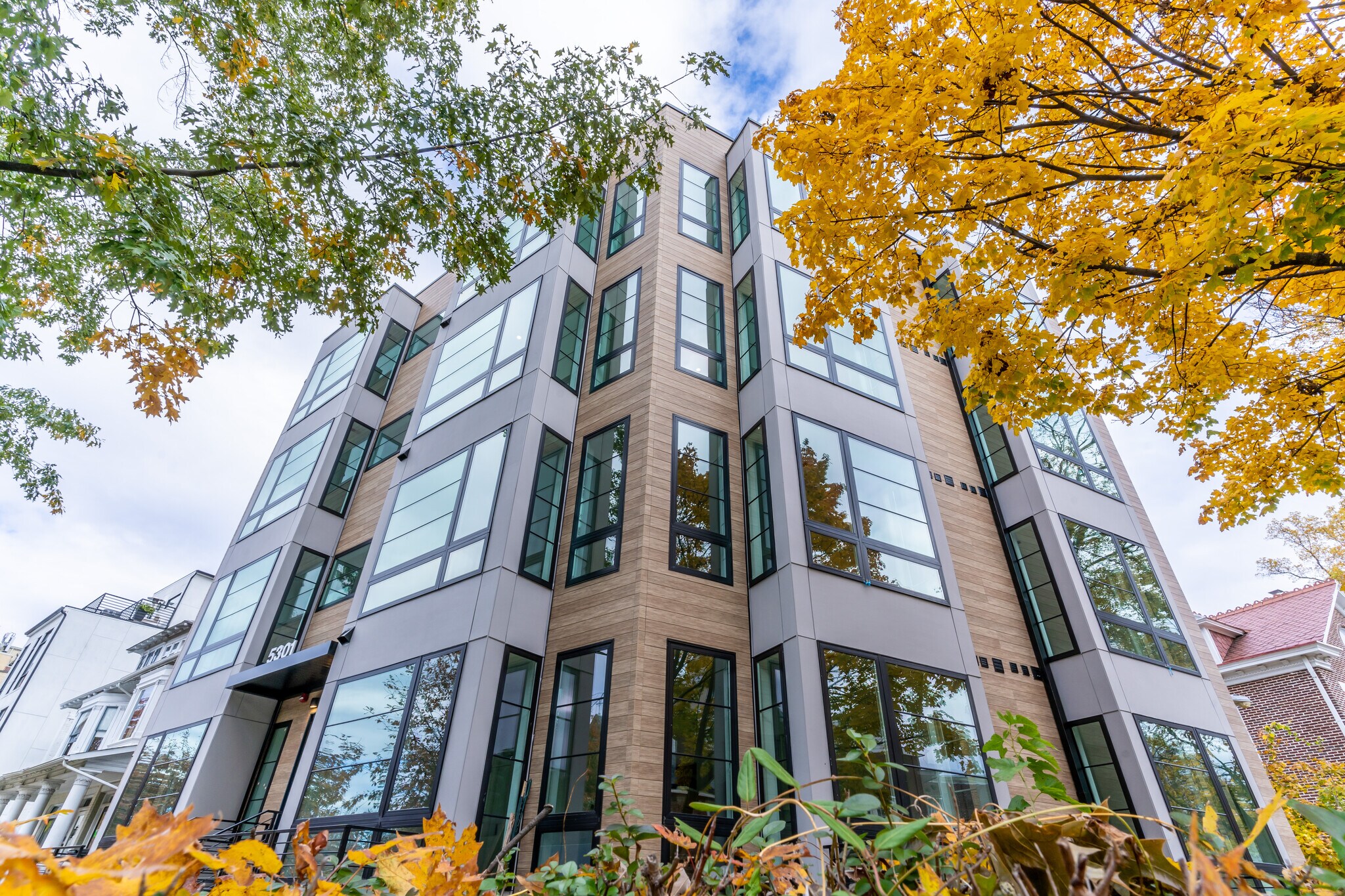 5301 Connecticut Ave NW, Washington, DC à vendre Photo de l’immeuble– Image 1 sur 21