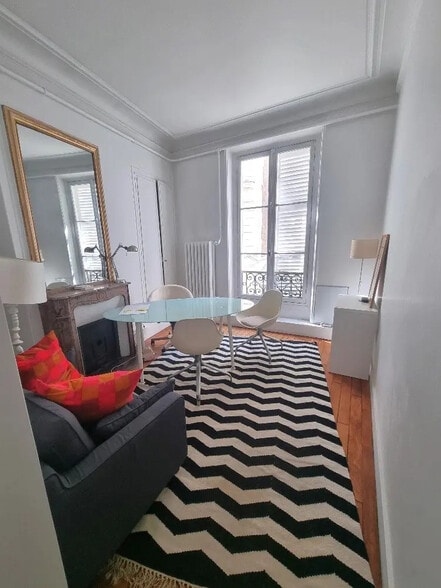8 Bis Avenue Percier, Paris à louer - Photo de l’immeuble – Image 3 sur 7