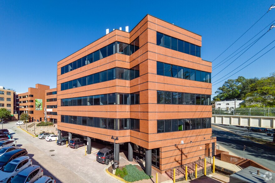 6931 Arlington Rd, Bethesda, MD à louer - Photo de l’immeuble – Image 3 sur 14