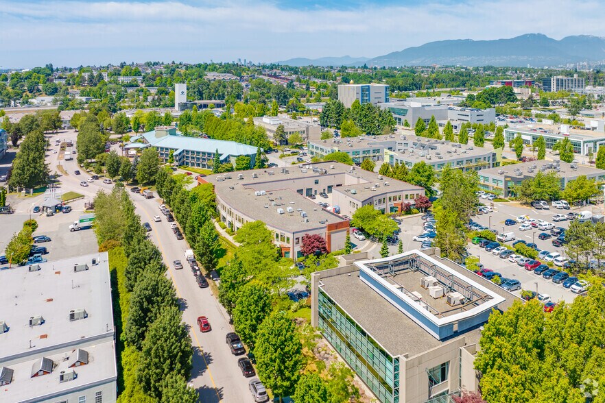 3855 Henning Dr, Burnaby, BC à louer - Aérien – Image 2 sur 8