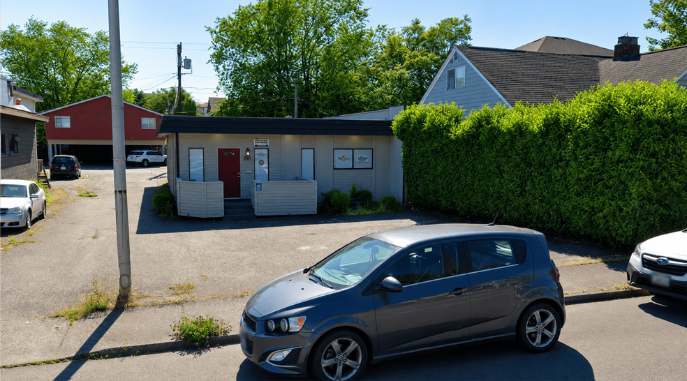 3307 Rucker Ave, Everett, WA à louer - Photo de l’immeuble – Image 1 sur 2