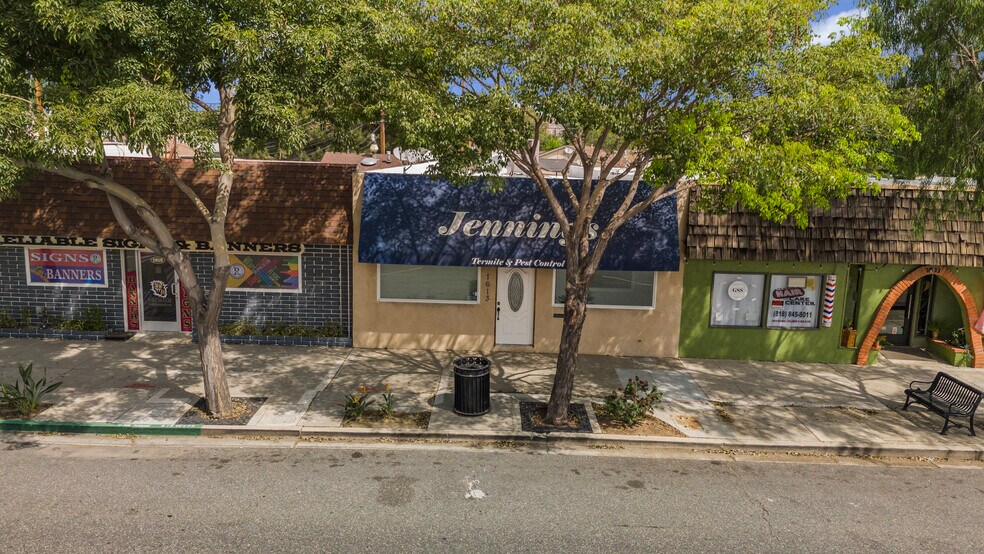 1613 W Burbank Blvd, Burbank, CA à vendre - Photo de l’immeuble – Image 2 sur 11