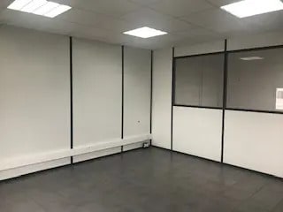 Plus de détails pour Local d'activités à louer