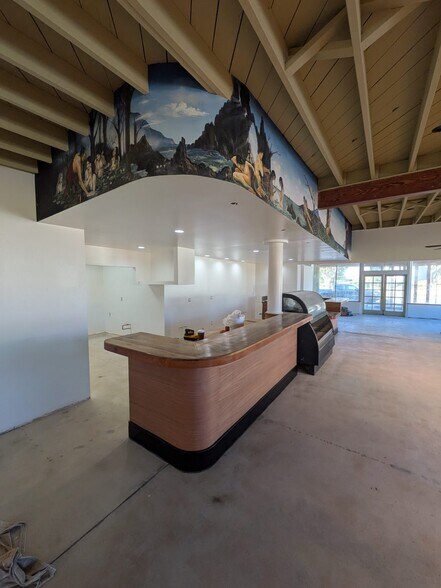 126 N Catalina Ave, Redondo Beach, CA à louer - Photo de l’immeuble – Image 2 sur 6