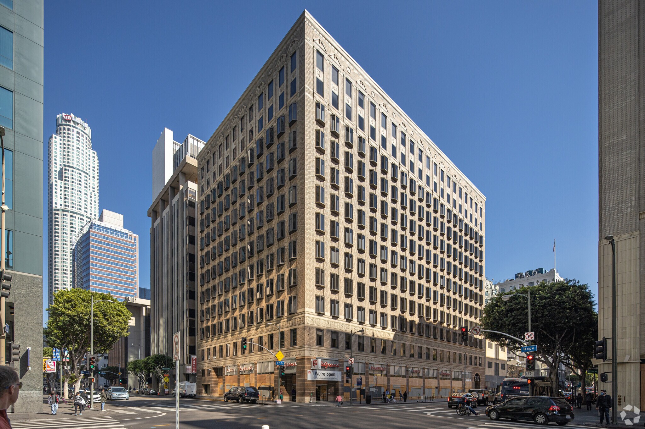 617 W 7th St, Los Angeles, CA à louer Photo principale– Image 1 sur 34