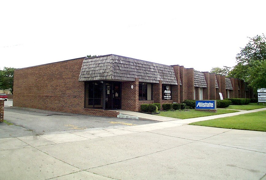 27500 Hoover Rd, Warren, MI à vendre - Photo de l’immeuble – Image 2 sur 46
