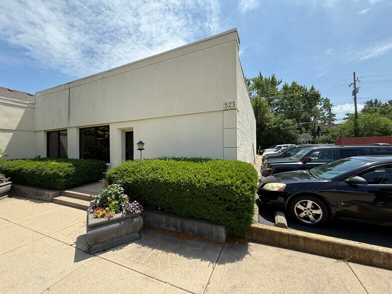 517-523 W 9 Mile Rd, Ferndale, MI à vendre - Photo de l’immeuble – Image 1 sur 21