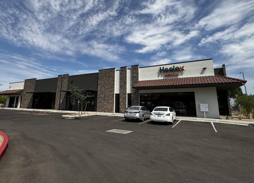 12329 W Bola Dr, Surprise, AZ à louer - Photo de l’immeuble – Image 2 sur 11