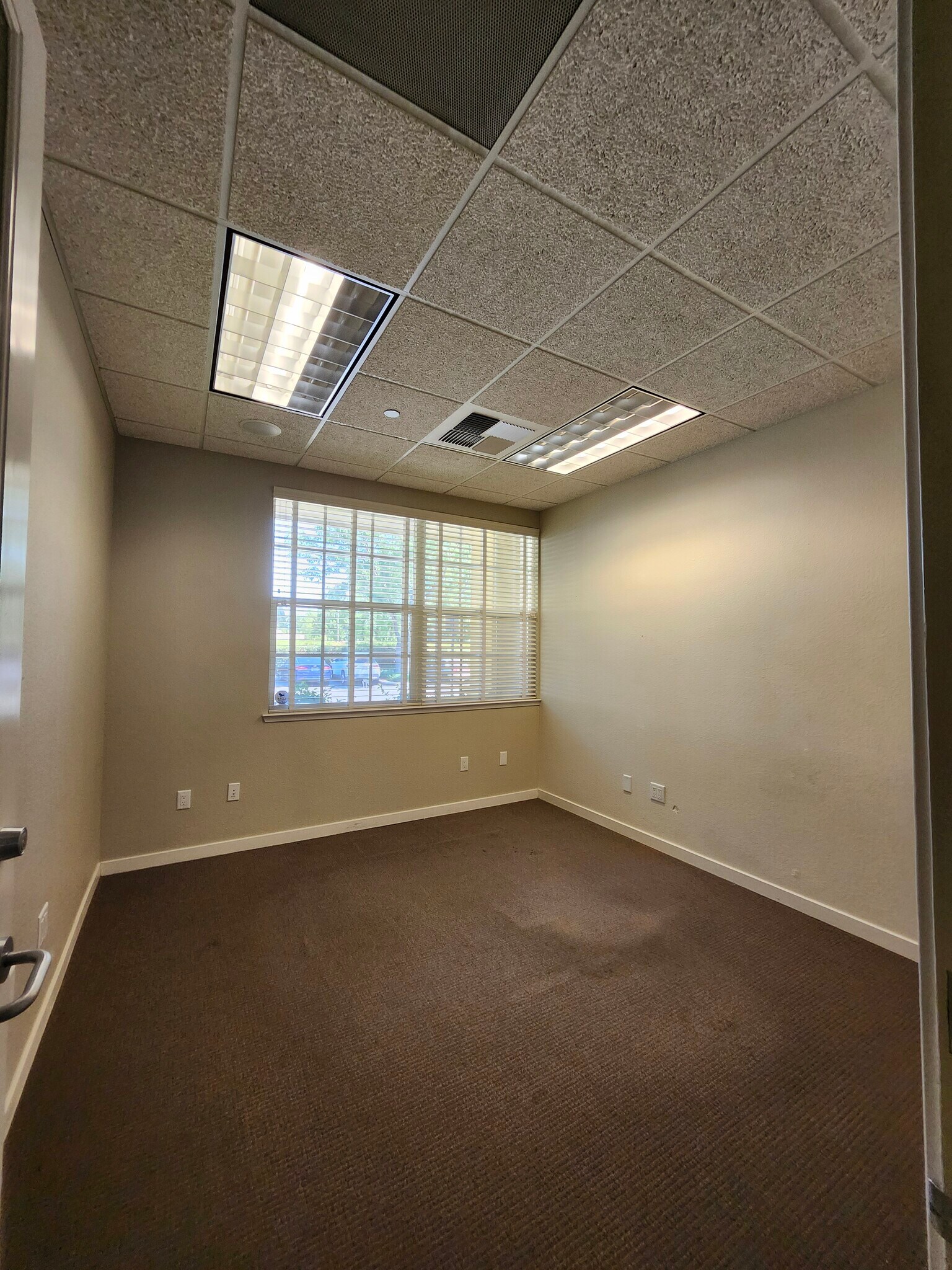1110 Civic Center Blvd, Yuba City, CA à louer Photo intérieure– Image 1 sur 2