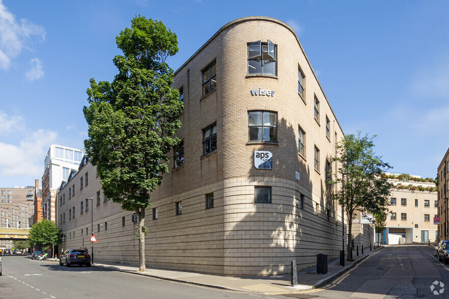 1-2 Bakers Yard, Londres à vendre - Photo principale – Image 1 sur 16