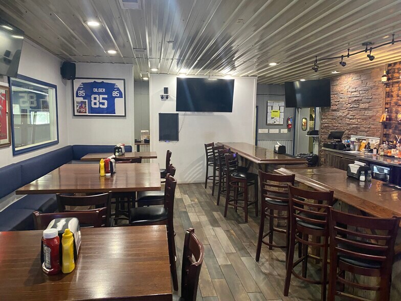 1 N. Main St., Chrisney, IN à vendre - Photo de l’immeuble – Image 2 sur 7