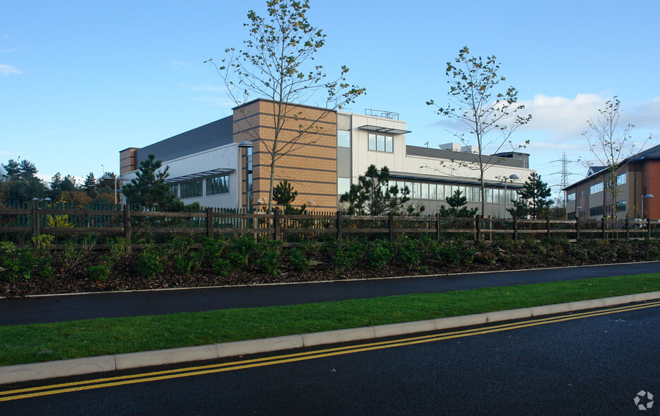 Greenfield Ln, Wolverhampton à louer - Photo de l’immeuble – Image 3 sur 4