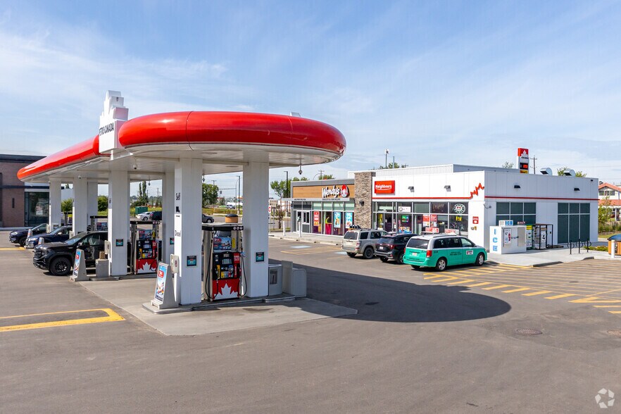 4905 Roper Rd NW, Edmonton, AB à vendre - Photo principale – Image 1 sur 2