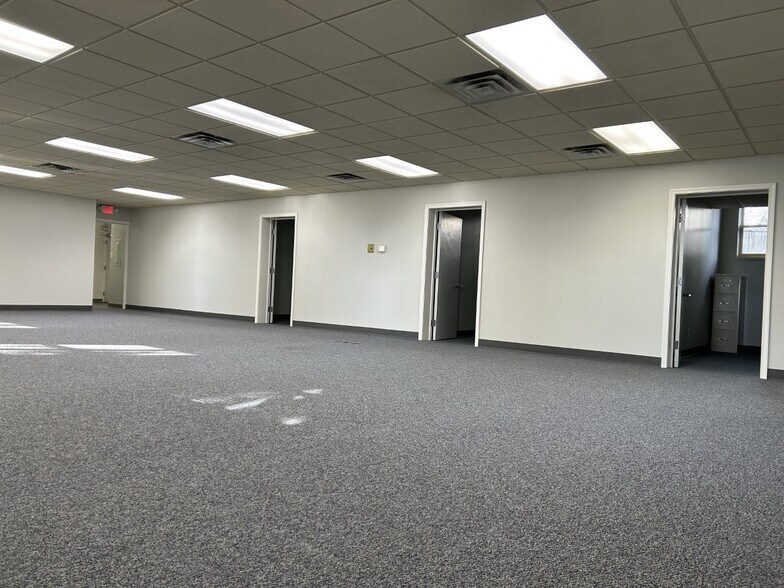 20789 Harper Ave, Harper Woods, MI à louer - Photo intérieure – Image 3 sur 5