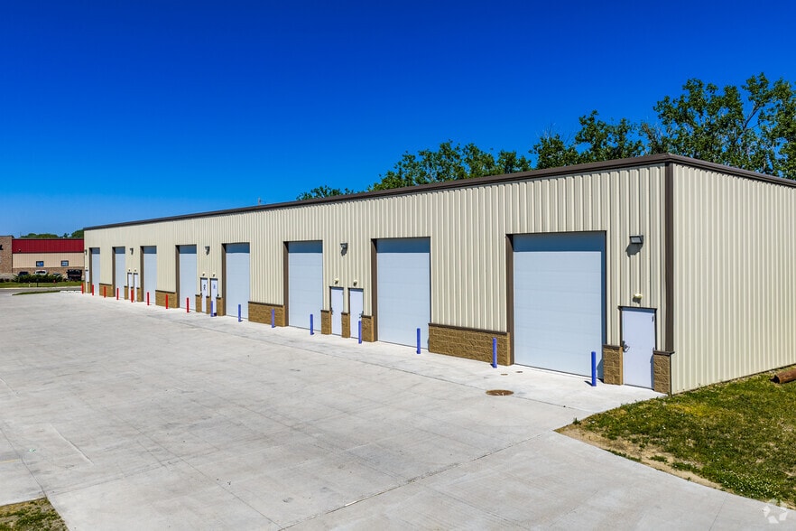 3240 N 23rd St, Lincoln, NE à louer - Photo de l’immeuble – Image 2 sur 5
