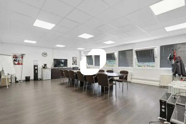 Plus de détails pour Bureau, Industriel/Logistique à louer