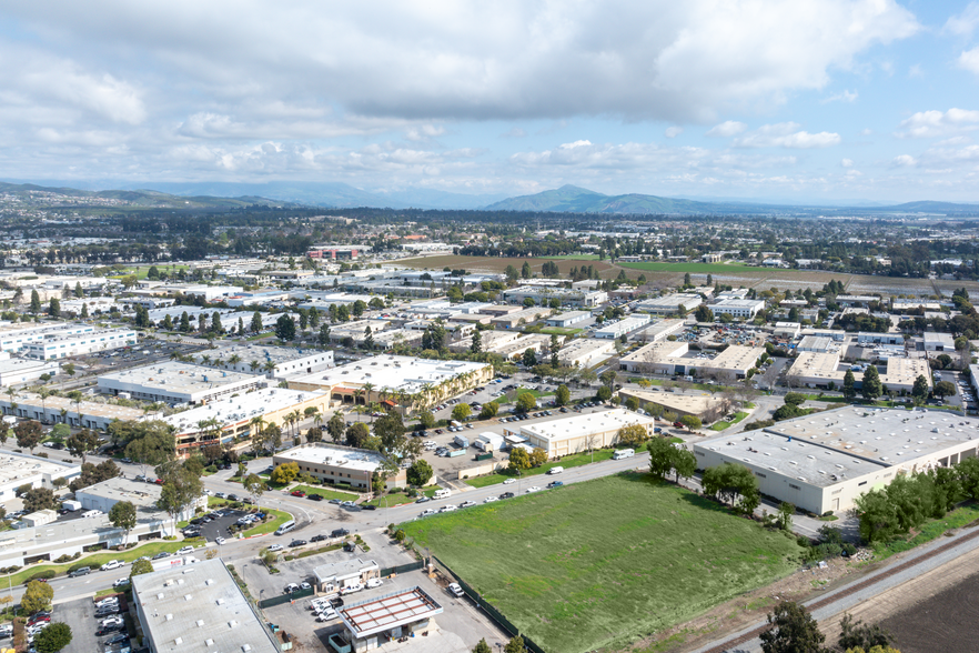 4550 Dupont ct, Ventura, CA à vendre - Photo de l’immeuble – Image 2 sur 3