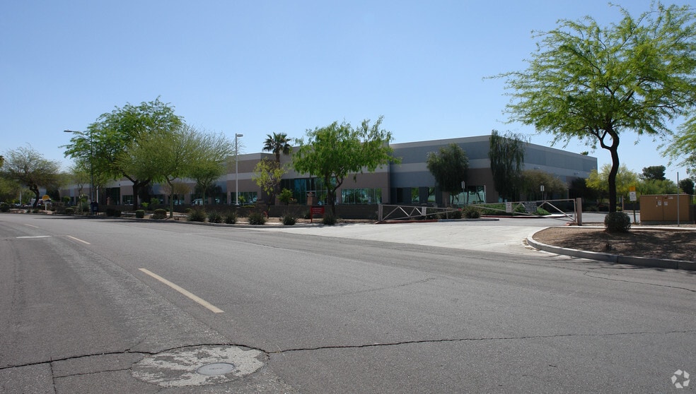 2501 W Grandview Rd, Phoenix, AZ à louer - Photo de l’immeuble – Image 2 sur 6