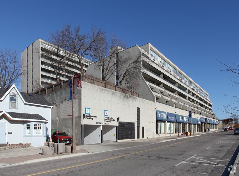 50 Richmond St E, Oshawa, ON à vendre - Photo de l’immeuble – Image 2 sur 39