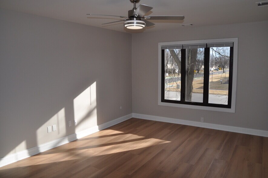 1142 Camellia Dr, Munster, IN à vendre - Photo intérieure – Image 2 sur 12
