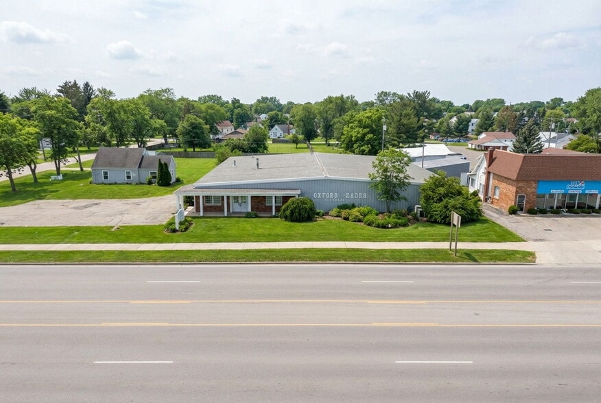 690 S Lapeer Rd, Oxford, MI à vendre - Photo principale – Image 1 sur 54